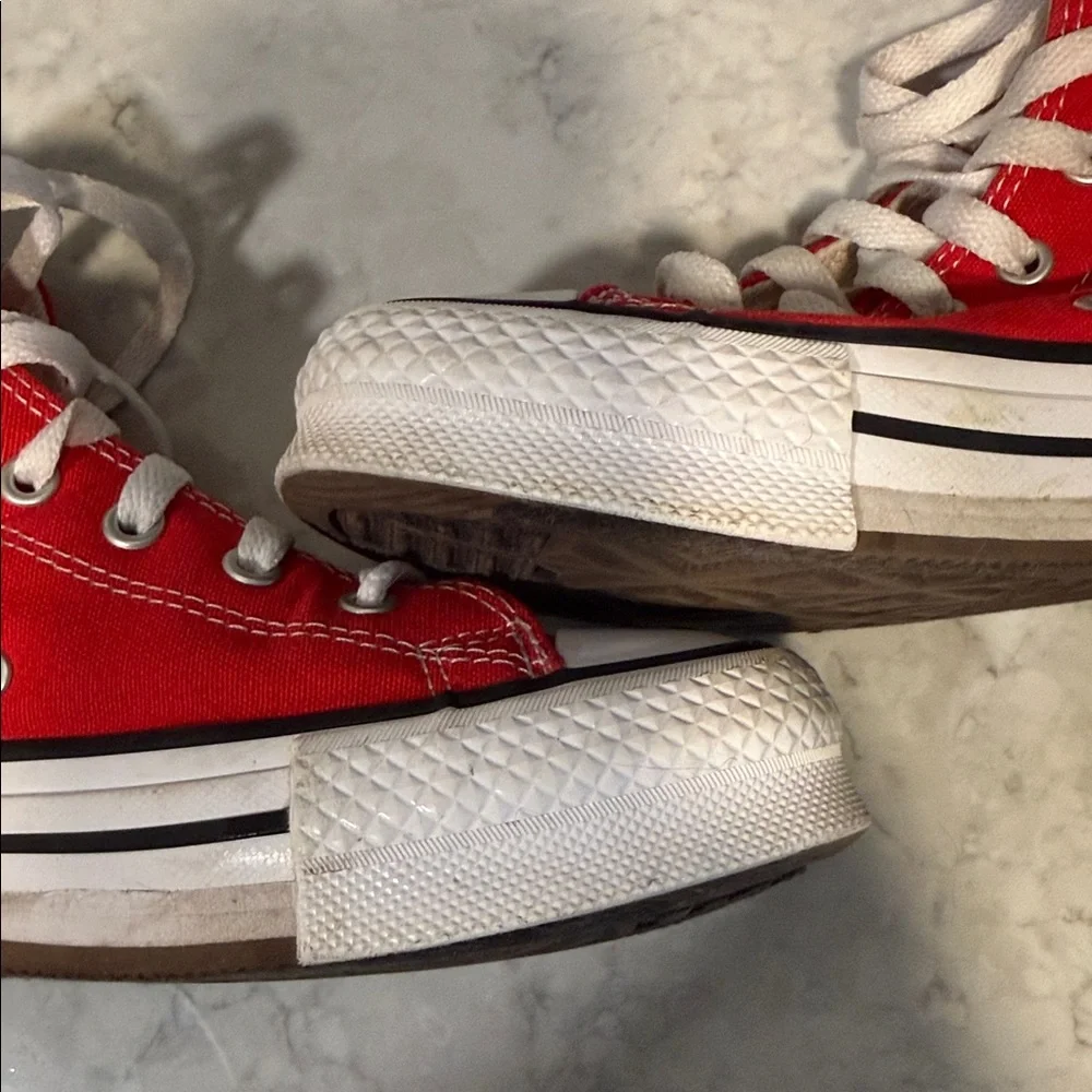 Converse Hi Lift Red Chuck Taylor’s Youth Size 3.5